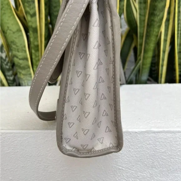 Liz Claiborne Purse Cream Taupe Brown Triangle Logo Leather Bag Vintage 80s 1985